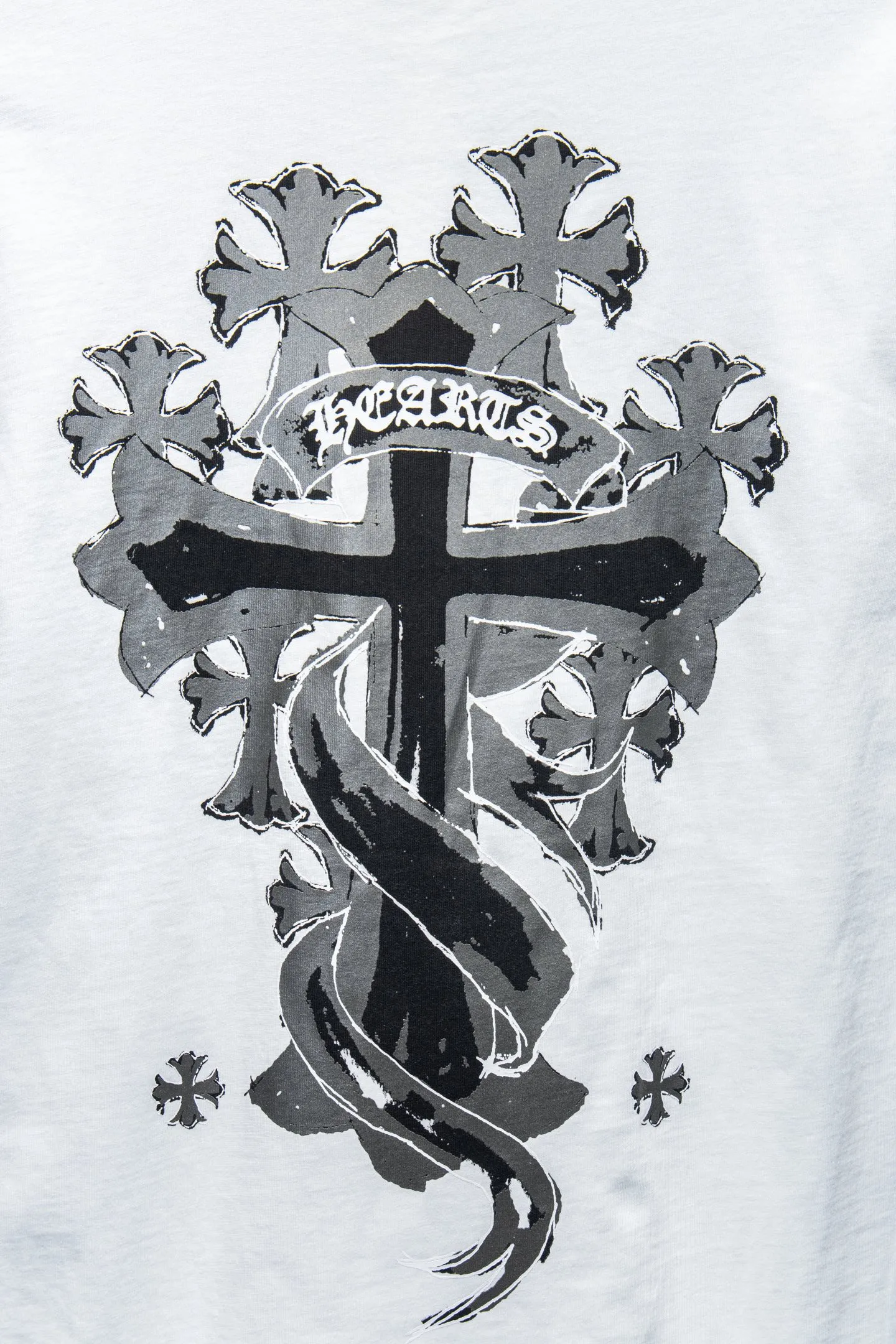 P180 Chrome hearts• 25ss ⚠YB custom-woven and dyed fabric, color, printing, version, accessories, hardware. The fabric is woven by imported machines. The uniqueness of the cloth texture creates a perfect garment effect. The fabric is made of 260-gram clean cloth with 320-gram 1*1 rib. 4-color environmentally friendly dyed fabric, and the threads are in the same cylinder without color difference.  Gradient graffiti on garments, hand-painted graffiti technology on garments, details clearly visible on the collar, pockets, cuffs, and front and rear threads. The printing uses Japanese BROTHER white ink digital direct-injection garment printing. This model is a global limited edition. In order to present a product like a work of art, after a long period of repeated determination of details, a very high-standard garment is presented. The front chest is made of direct-injection printing environmentally friendly glue material, using a mechanized printing process. Mechanical printing has high precision, the positioning accuracy can reach ±0.02mm, and the quality is stable.   The body of the garment is processed with hand-nailed hardware elements, which greatly increases the interest of the garment and creates a unique visual effect. The special washing effect creates a unique aged effect.  Croix Heart Short Sleeve must be the first short-sleeved piece in spring and summer that blurs the boundaries of unisex style. It has a classic dropped shoulder oversize version and a loose and casual upper body.  Color: Black White Size: S M L XL